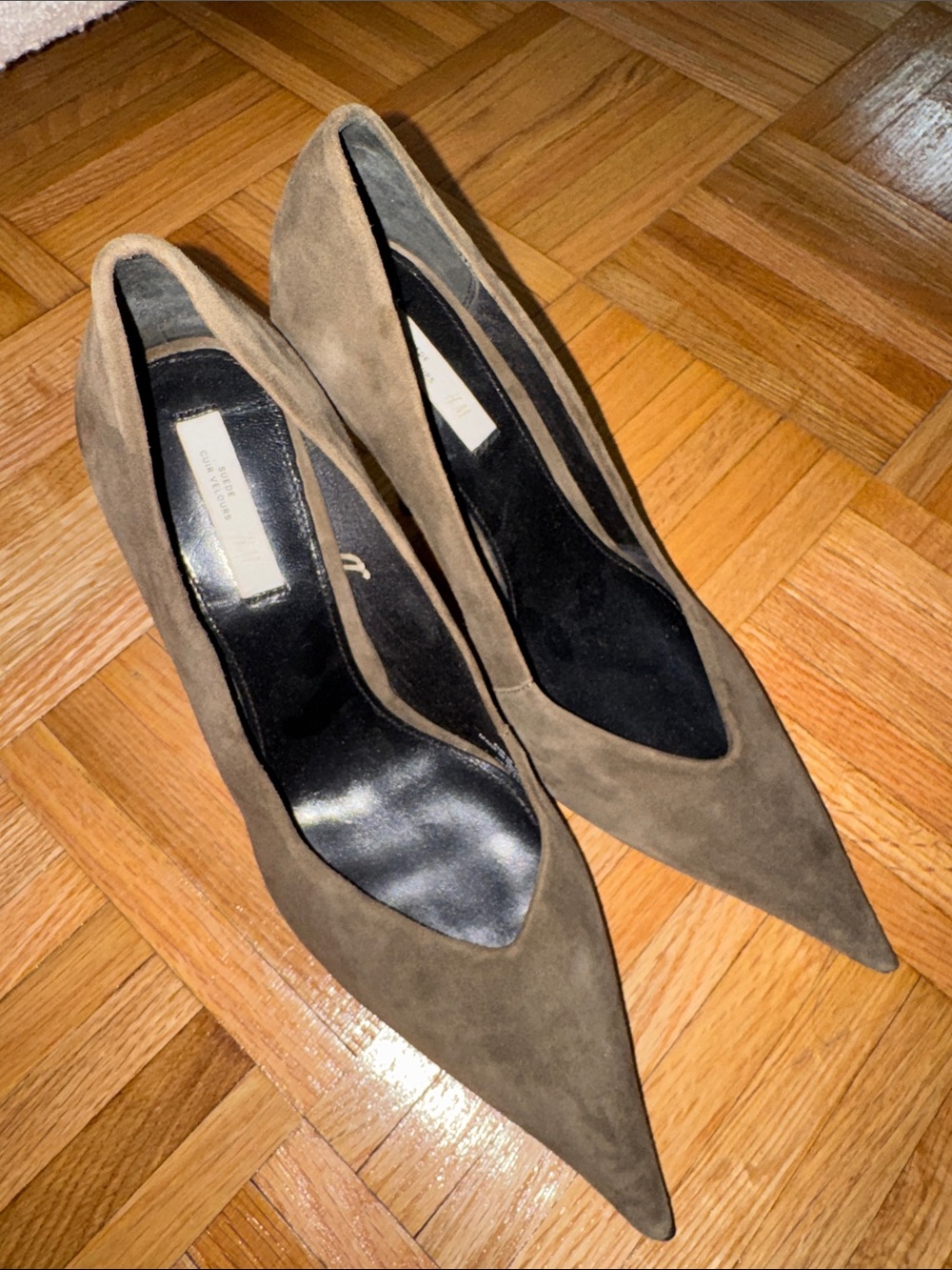 H&M Pointed Suede Pumps in Brown